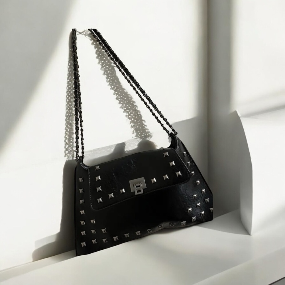 🆕 Classic Shoulder Bag Vintage Rivets - Turn-Lock Closure - Stylish Versatile